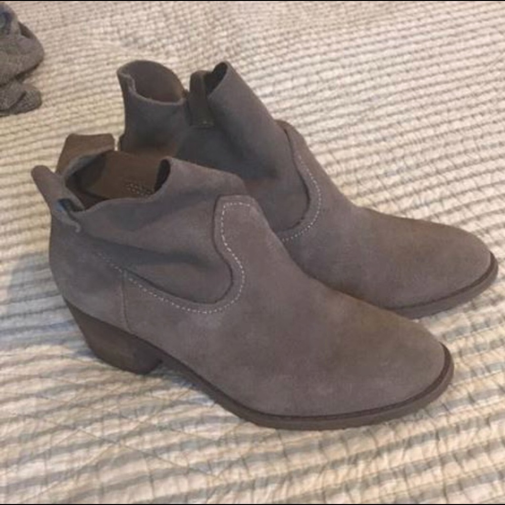 SOLD Carlos Santana slouch booties